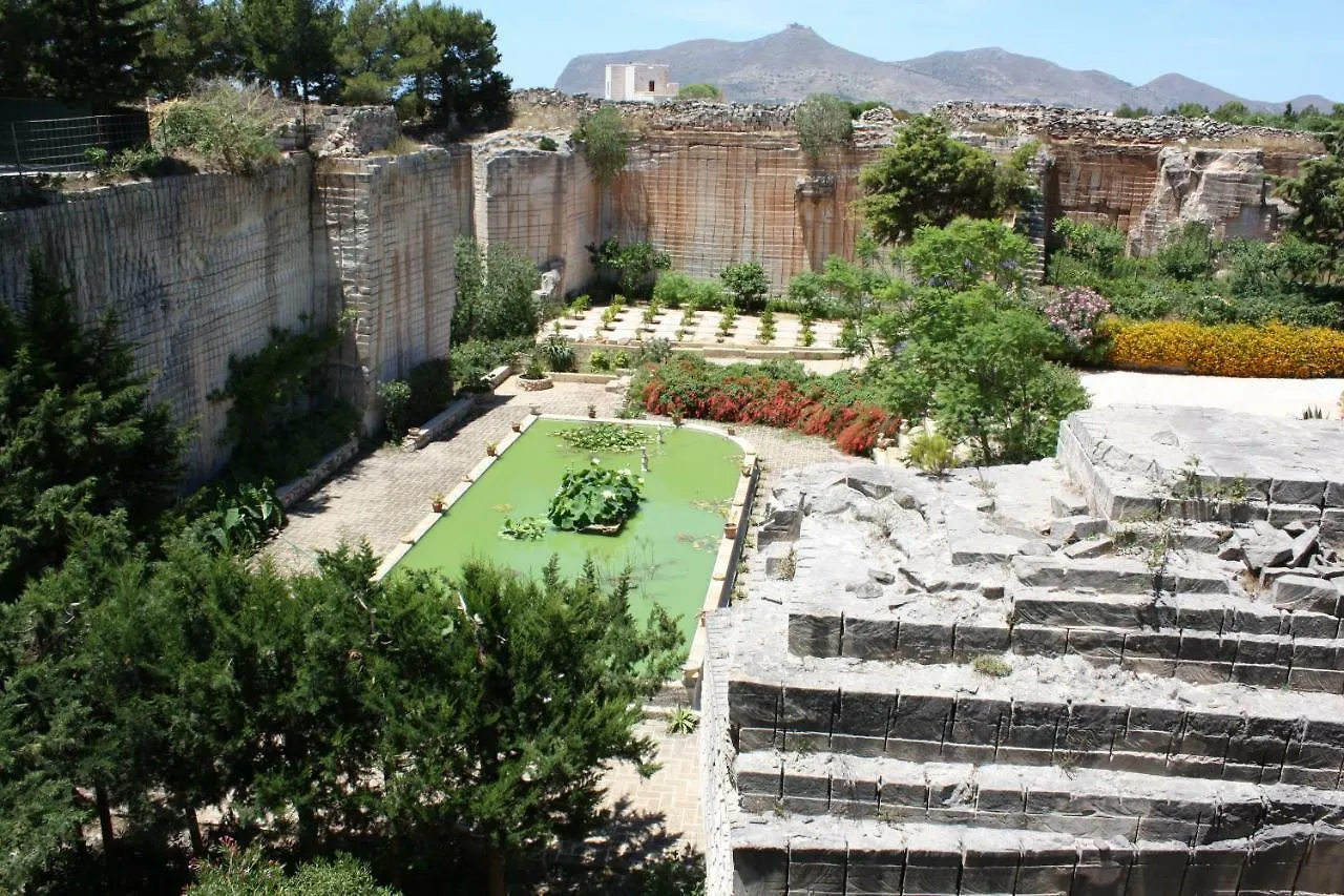 Apartamento Giardino Dell'Impossibile Di Antonino Campo Favignana 0*,  Italia